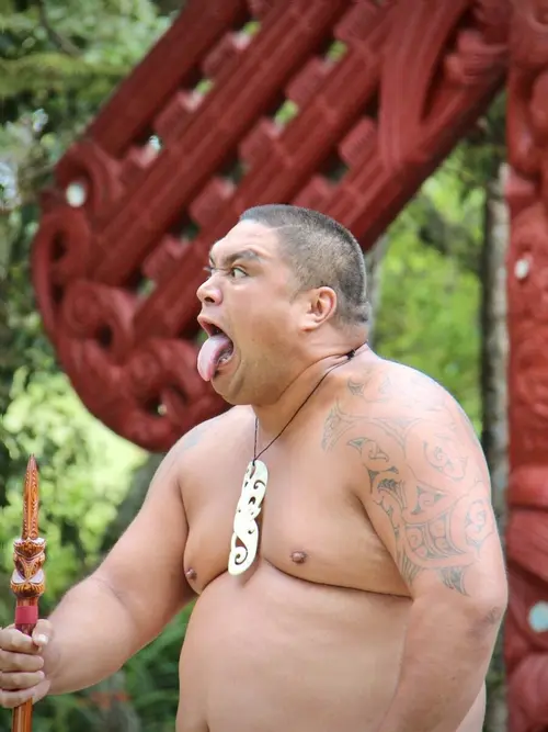 Haka a večera z hliny