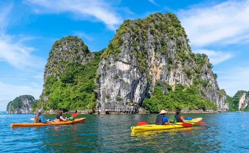 Kajakovanie na Ha long bay